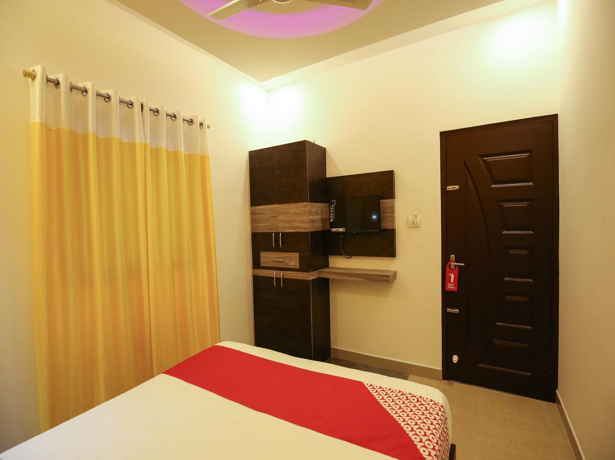 Oyo 10152 Rail View Residency Hotel Alappuzha ภายนอก รูปภาพ